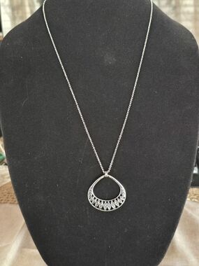NWT Silver Geometric Pendant Necklace - Silver